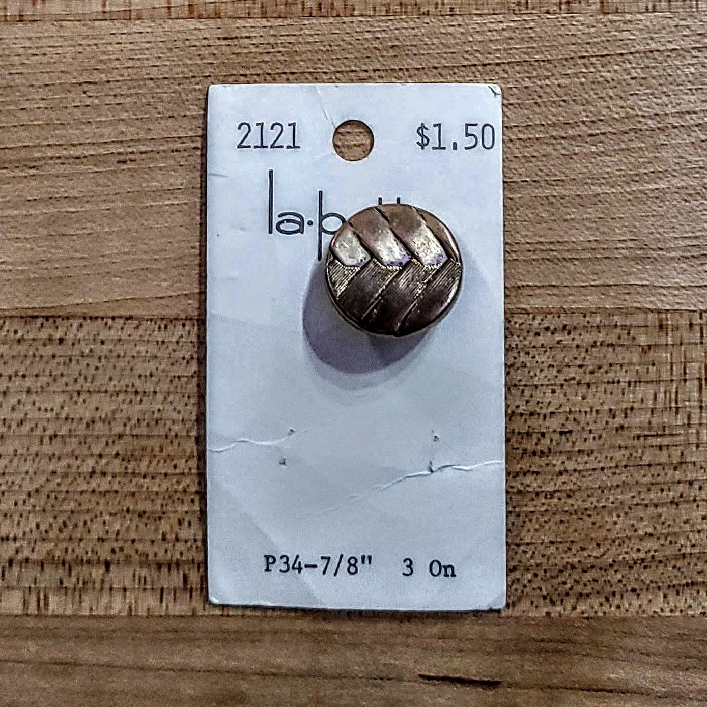 Vintage Button by La Petite - qty 1 - medium - gold