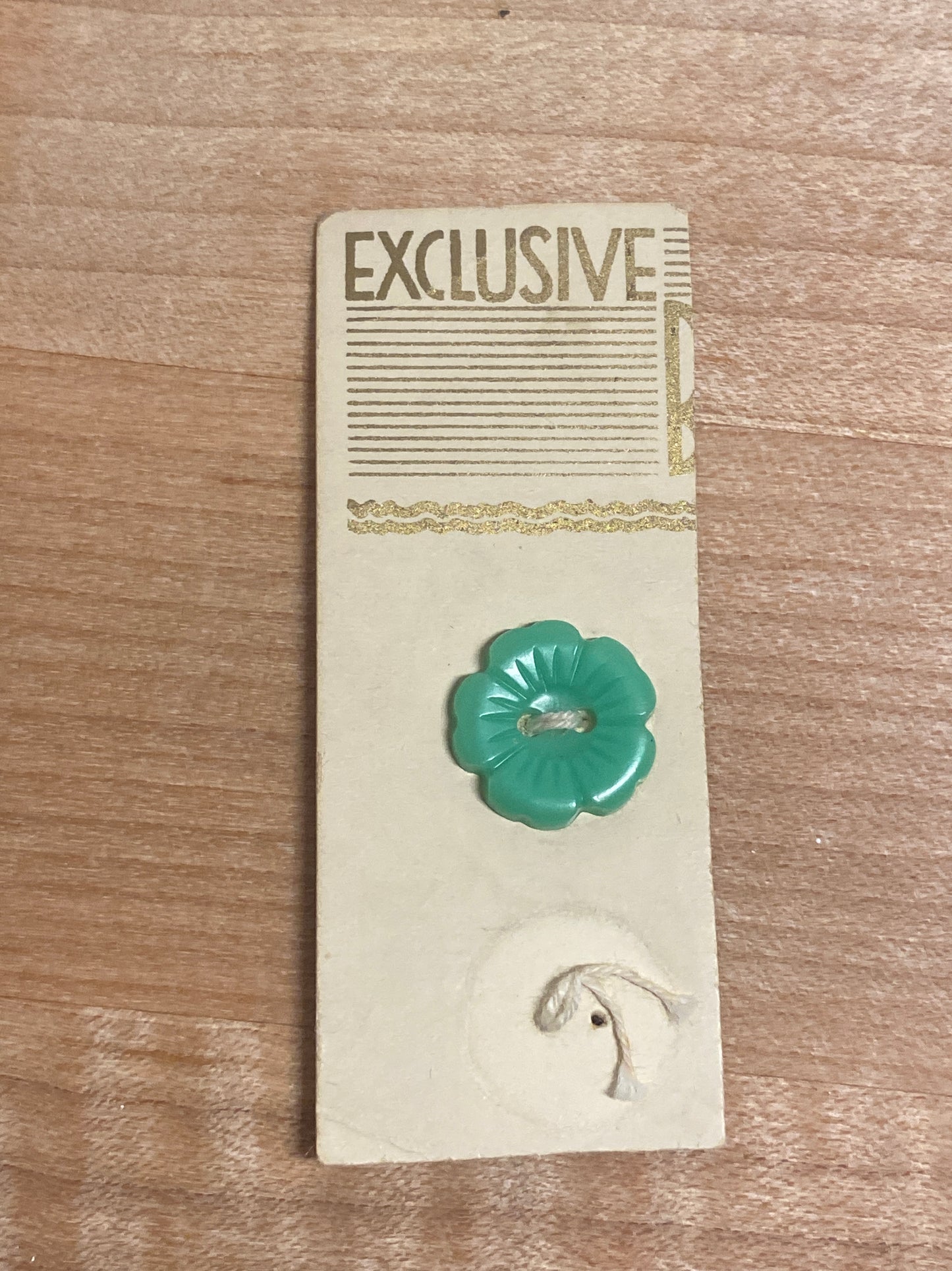 Vintage Buttons by Exclusive - medium - leaf shaped