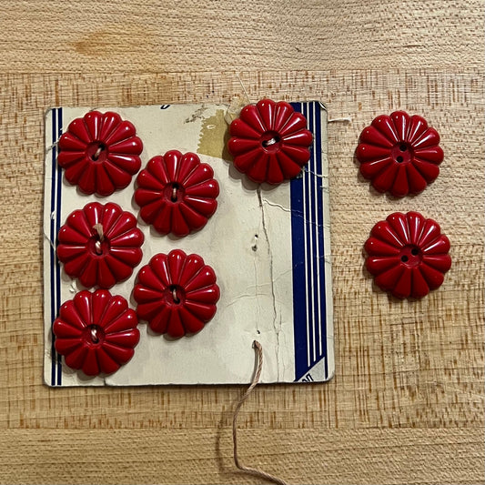 Vintage Buttons by Le Chic - set of 8 - flower - medium - red